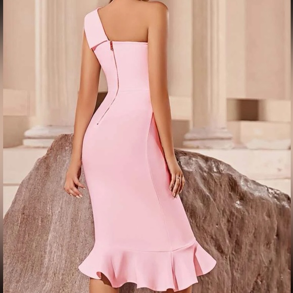 One shoulder Ruffle hem Dress - Picture 3 of 6